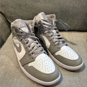 Jordan Air Men's Gray and White - mid